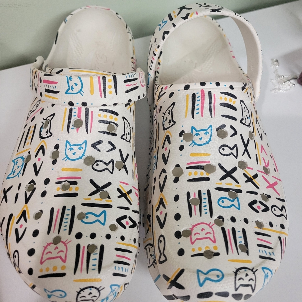 Sketchers Garden Clogs. Kitty Cat Themed. 8. - Picture 3 of 8